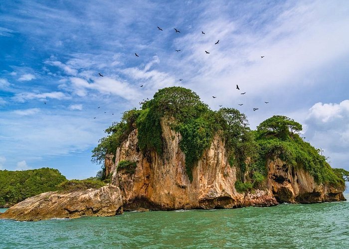 Los Haitises Montaña Redonda and Caño Hondo